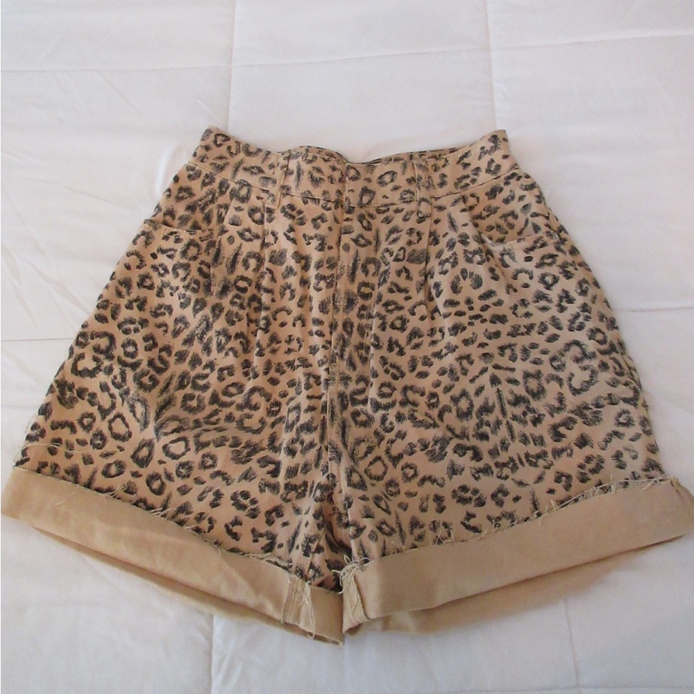 🐆NEVER WORN🐆 Free People Dogtown Cutoff Shorts